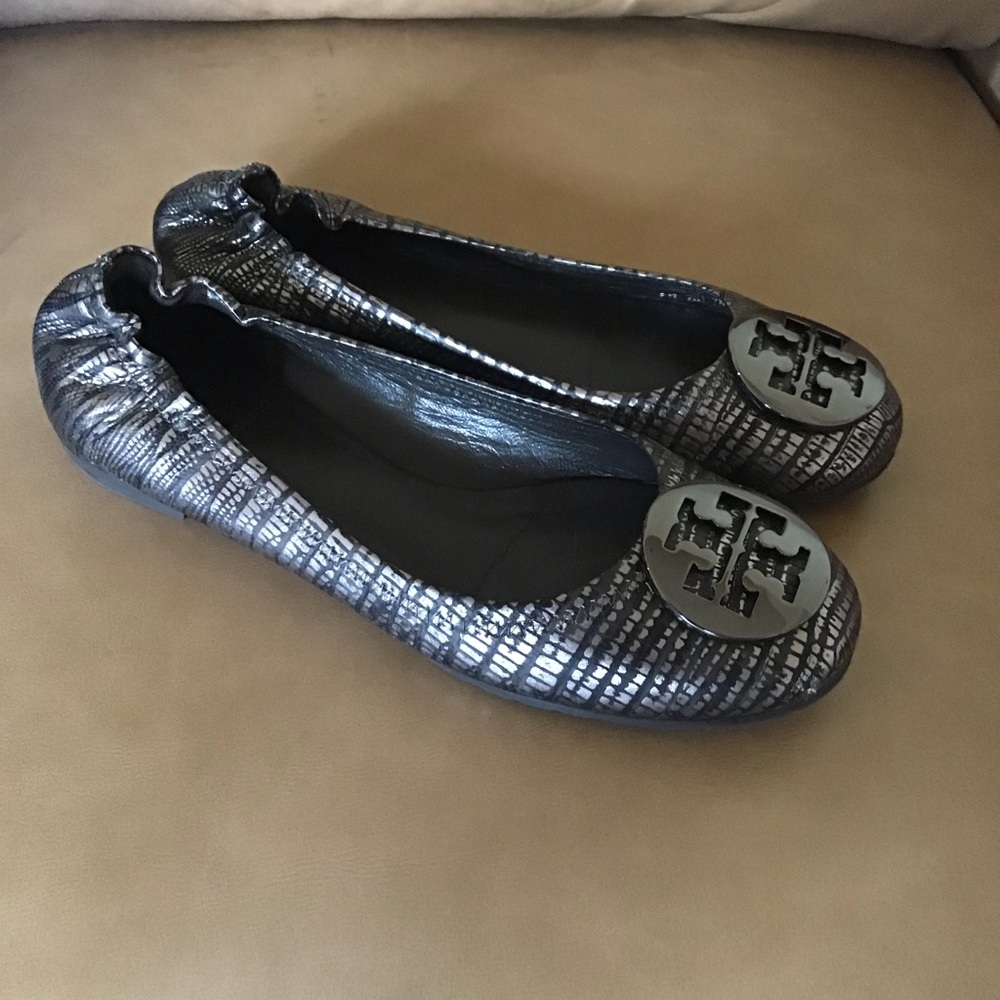 Tory Burch silver/ black embossed leather flats Sz 7